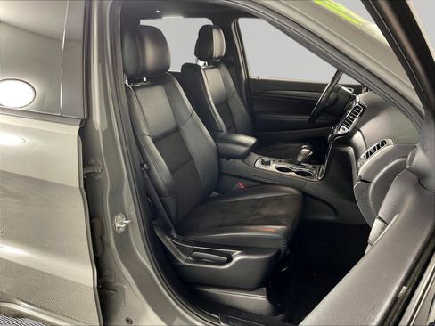 Used 2019 Jeep Grand Cherokee Altitude AWD/4WD image 29
