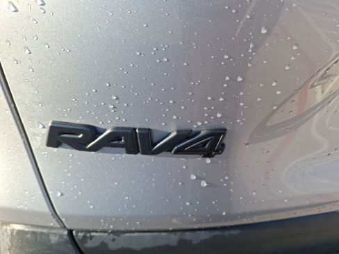 Used 2021 Toyota RAV4 XLE image 13
