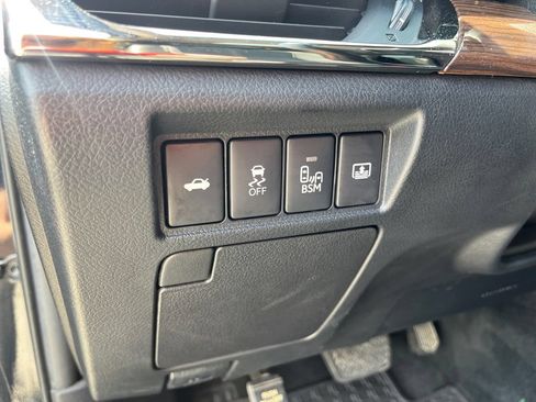 Used 2013 Toyota Avalon Limited w/ Technology Pkg FWD image 16