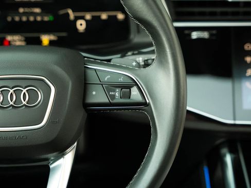 Used 2022 Audi Q8 Premium Plus AWD/4WD image 31