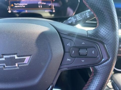 Used 2025 Chevrolet Trax RS w/ Sunroof Package FWD image 10