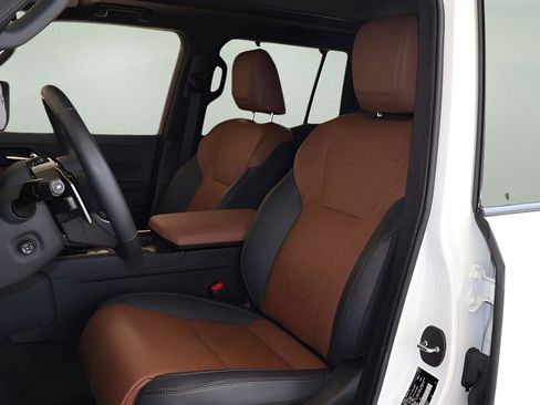 Used 2025 Lexus GX 550 w/ Cold Area Package AWD/4WD image 13
