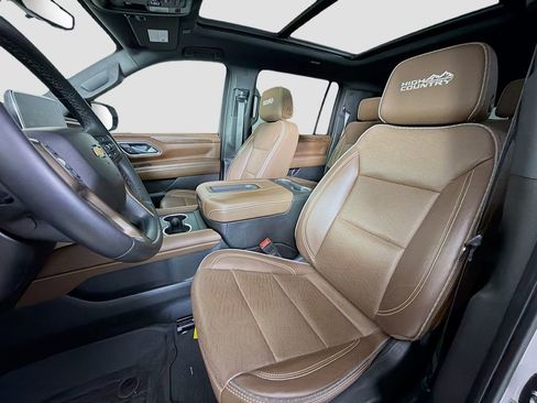 Used 2023 Chevrolet Suburban High Country RWD image 13