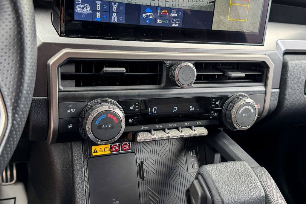 Used 2025 Toyota 4Runner 4WD image 33