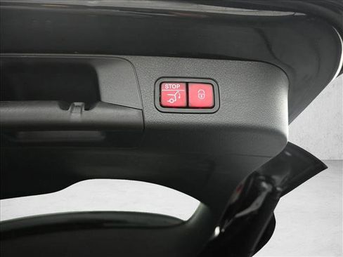 Certified 2025 Mercedes-Benz GLB 250 4MATIC image 25