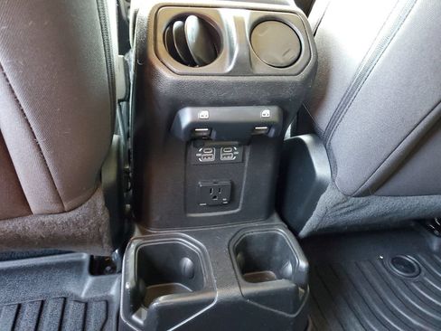 Used 2023 Jeep Gladiator Overland AWD/4WD image 15