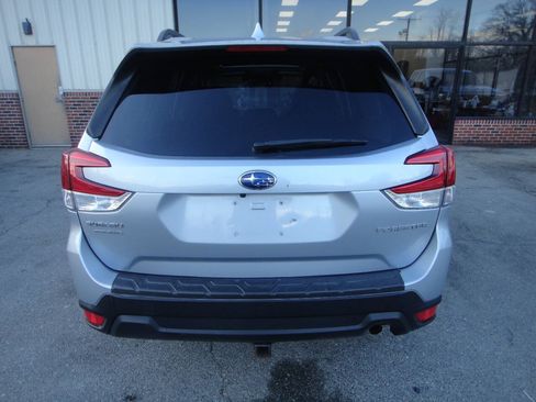 Used 2020 Subaru Forester Premium AWD/4WD image 5