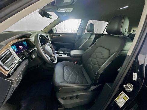 Used 2025 Volkswagen Atlas SE image 13