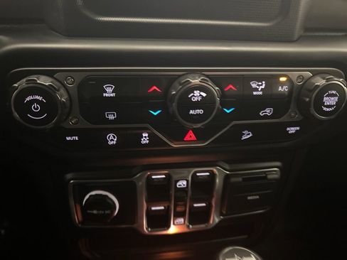 Used 2019 Jeep Wrangler Unlimited Sport S image 36