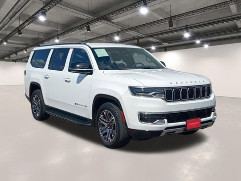 Used 2024 Jeep Wagoneer L Series II RWD image 2
