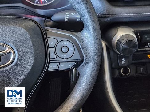 Used 2022 Toyota RAV4 LE image 37