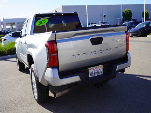 Used 2025 Toyota Tacoma SR5 image 9