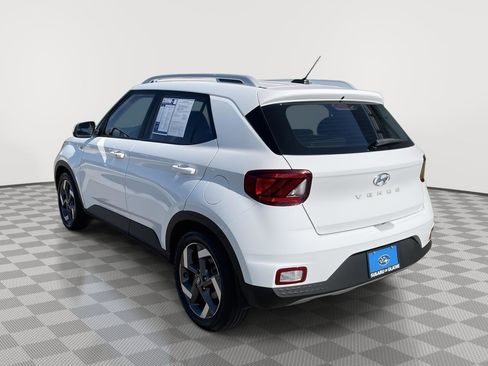 Used 2024 Hyundai Venue SEL FWD image 10