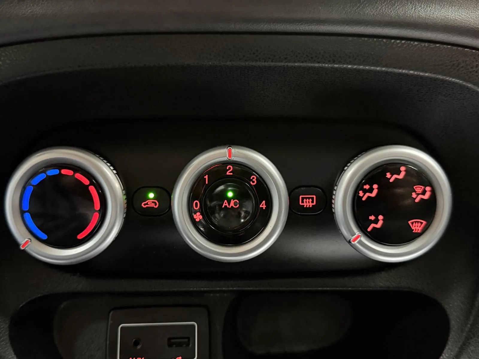 Used 2017 FIAT 500L Trekking FWD image 26