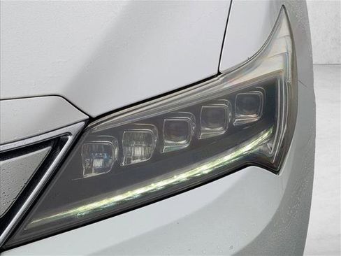 Used 2017 Acura ILX w/ Premium Package image 9