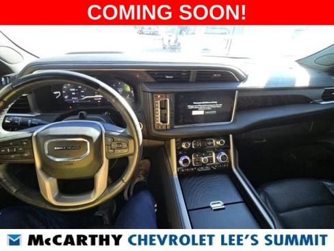 Used 2023 GMC Yukon XL Denali w/ Denali Reserve Package image 8