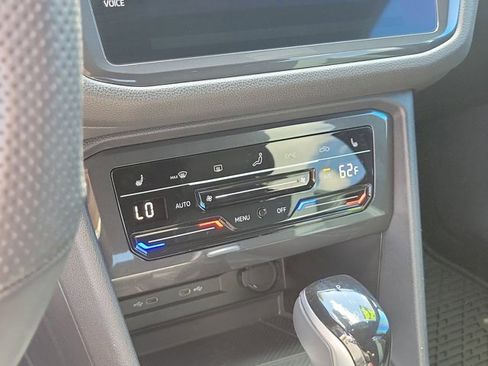 Used 2024 Volkswagen Tiguan SE R-Line image 28