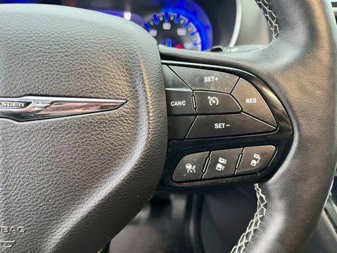 Used 2020 Chrysler Pacifica Touring-L w/ Advanced Safetytec Group image 32