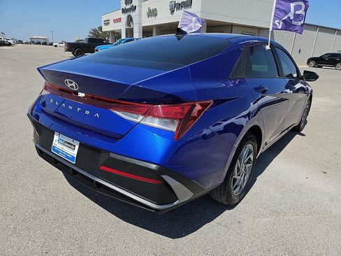 Used 2024 Hyundai Elantra SEL FWD image 7