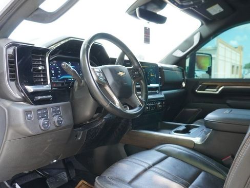 Used 2024 Chevrolet Silverado 2500 High Country w/ Technology Package image 15