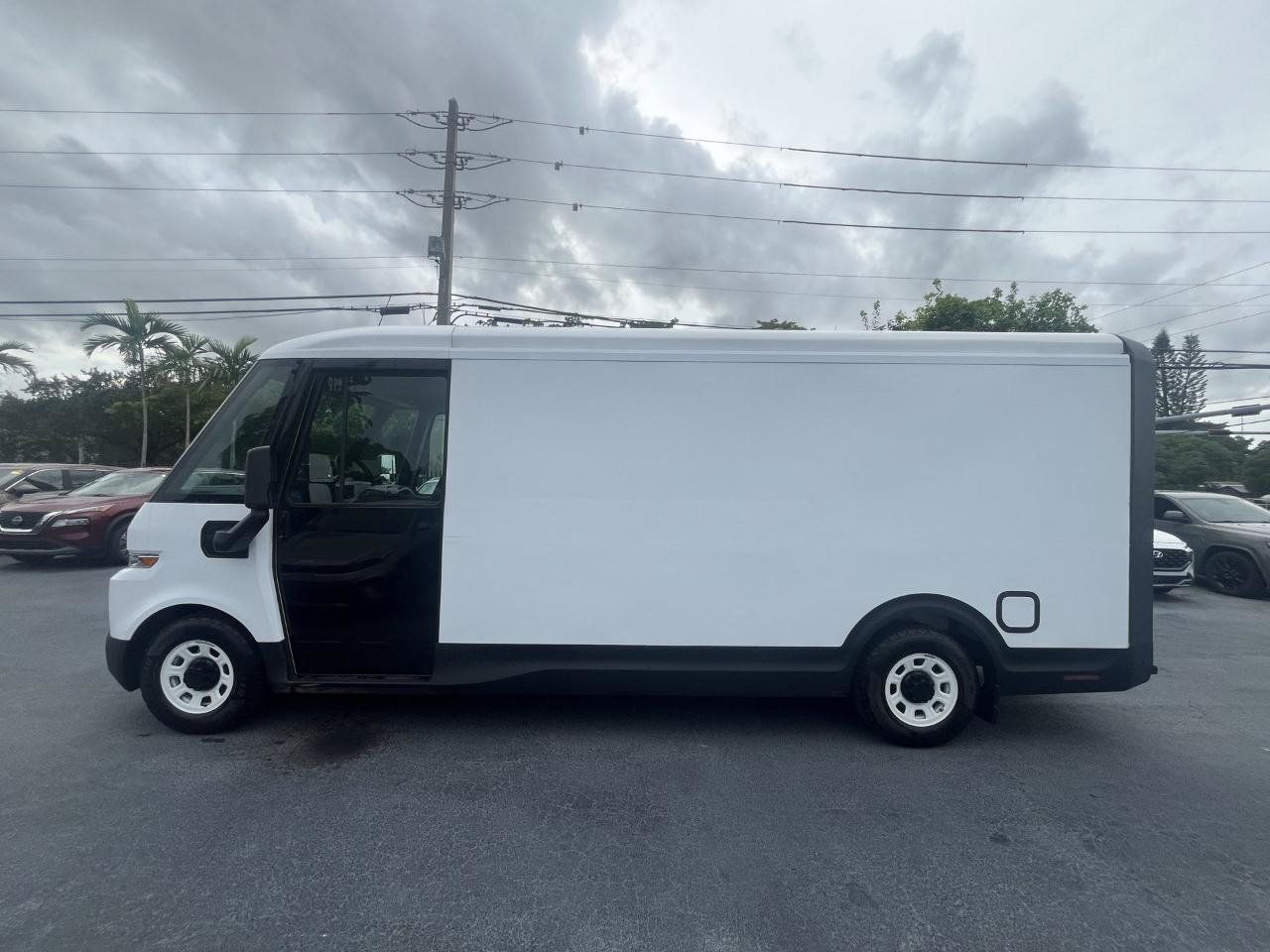 Used 2024 Chevrolet Brightdrop 600 w/ Commercial Equipment Package AWD/4WD image 2
