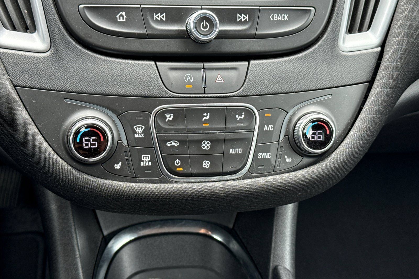 Used 2023 Chevrolet Malibu LT FWD image 28