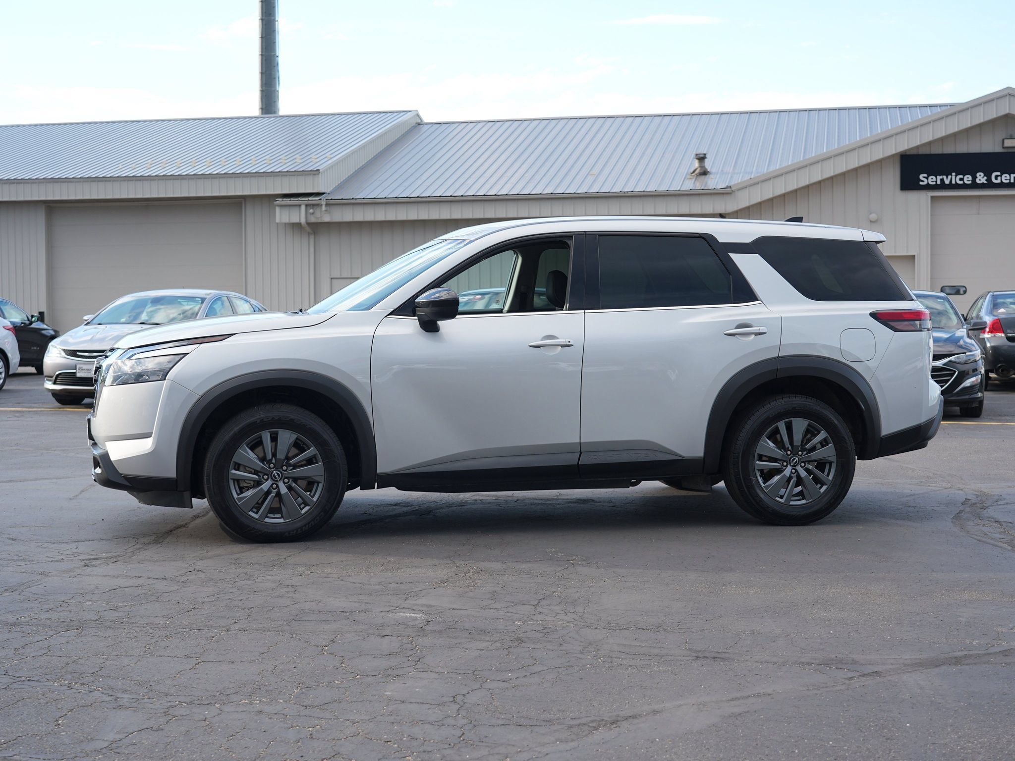 Used 2024 Nissan Pathfinder S AWD/4WD image 7