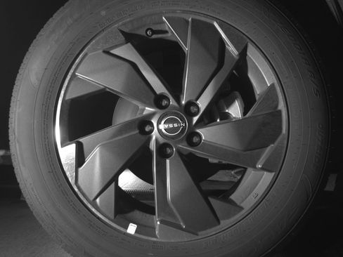 Used 2025 Nissan Rogue SV FWD image 13