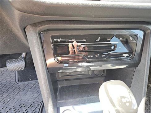 Used 2024 Volkswagen Tiguan SE FWD image 19