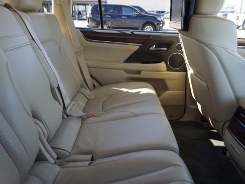 Used 2017 Lexus LX 570 4WD image 8