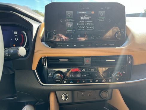 Used 2021 Nissan Rogue Platinum image 28