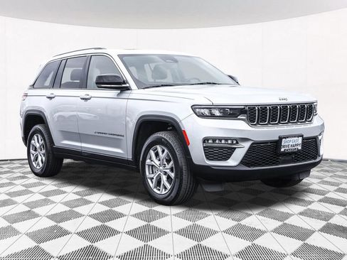 Used 2022 Jeep Grand Cherokee Limited AWD/4WD image 12