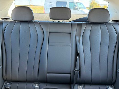 Used 2025 Mercedes-Benz E 350 4MATIC Sedan image 30