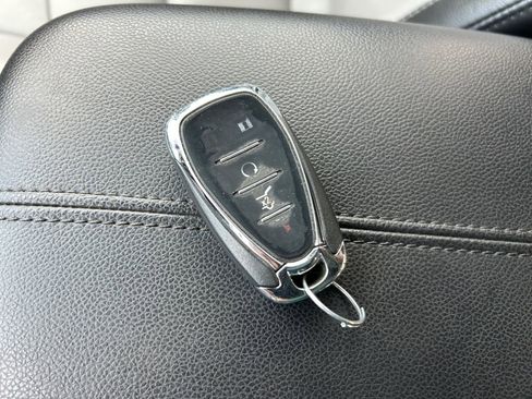 Used 2019 Chevrolet Equinox Premier w/ LPO, Cargo Package AWD/4WD image 33
