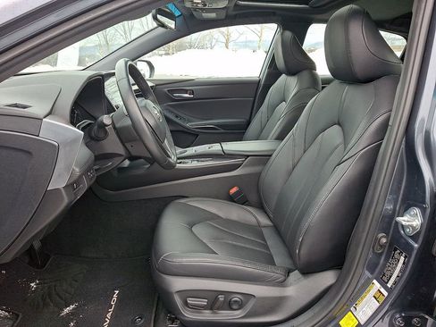 Used 2022 Toyota Avalon XLE w/ Moonroof Package image 12