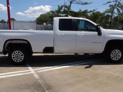 Used 2022 Chevrolet Silverado 2500 LT RWD image 2