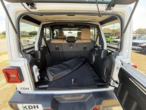 Used 2021 Jeep Wrangler Unlimited Rubicon image 9