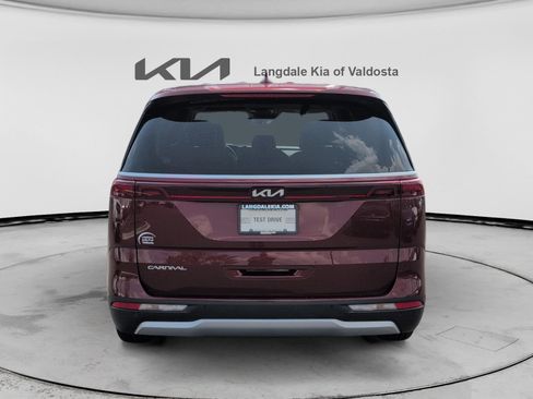 Used 2024 Kia Carnival EX FWD image 8
