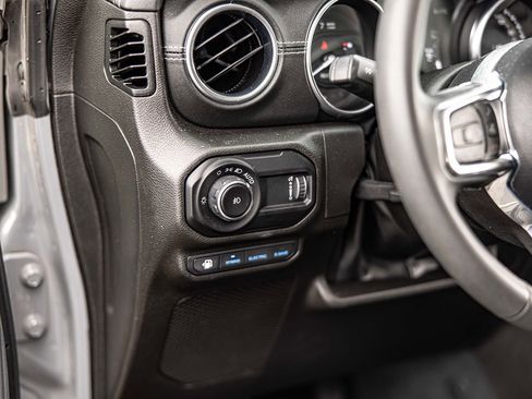 Used 2023 Jeep Wrangler Unlimited Sahara AWD/4WD image 20