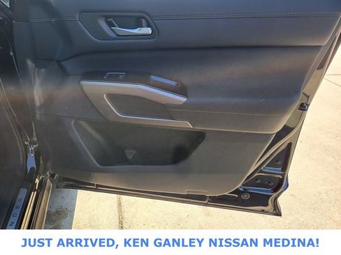 Certified 2025 Nissan Pathfinder Platinum AWD/4WD image 23