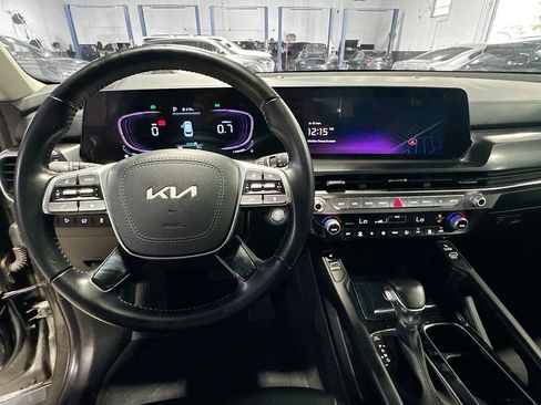 Used 2025 Kia Telluride S image 12
