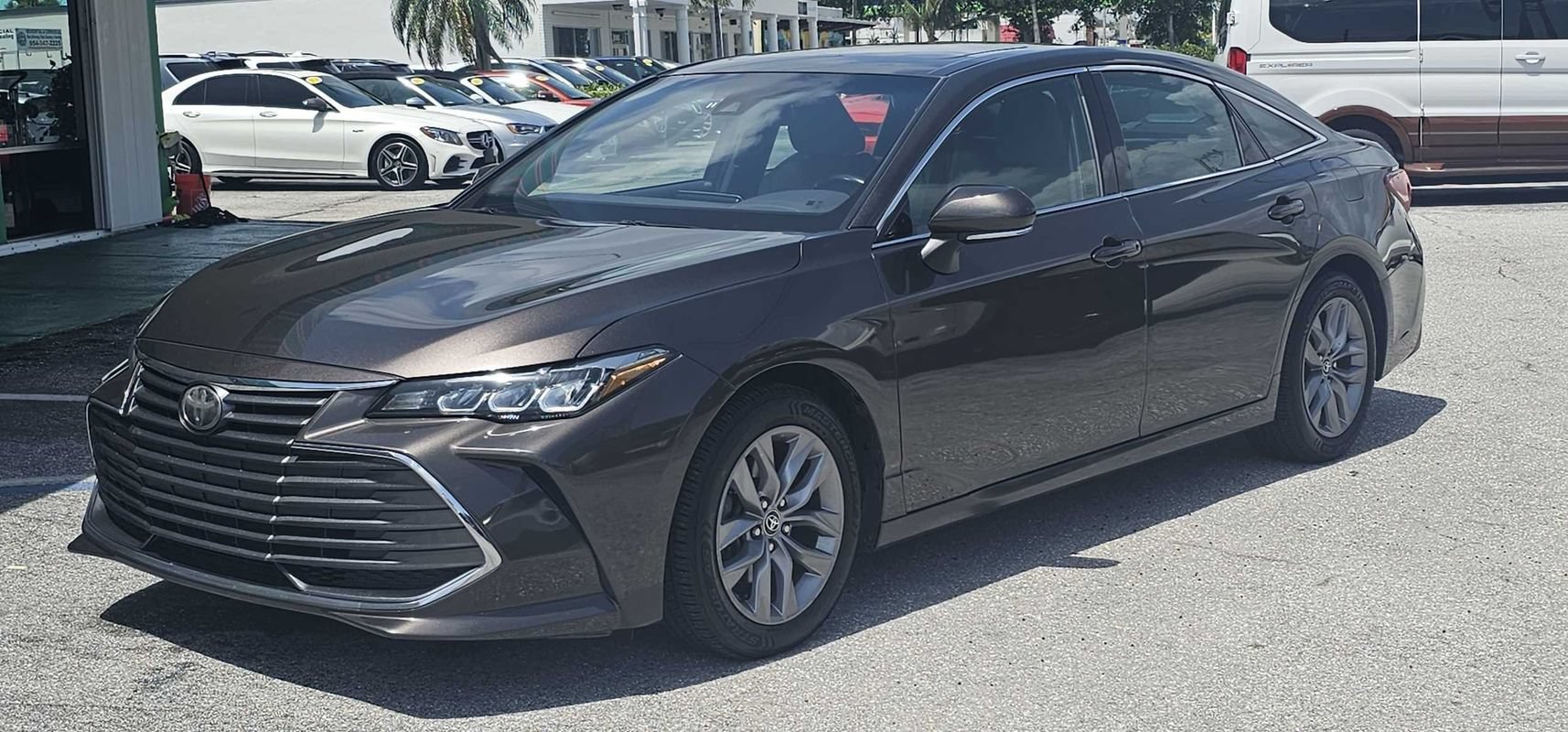 Used 2019 Toyota Avalon XLE w/ Moonroof Package FWD image 1