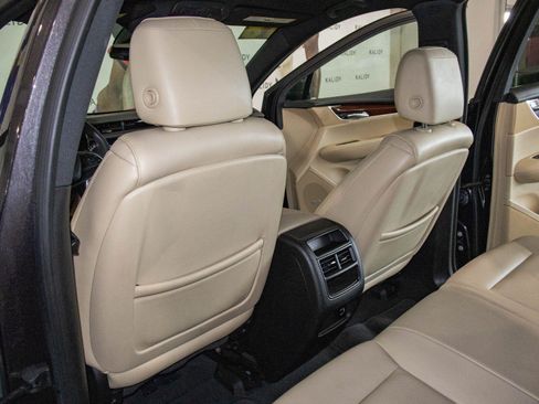 Used 2018 Cadillac XT5 Luxury w/ Driver Awareness Package FWD image 10
