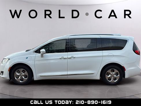 Used 2018 Chrysler Pacifica Touring-L image 12