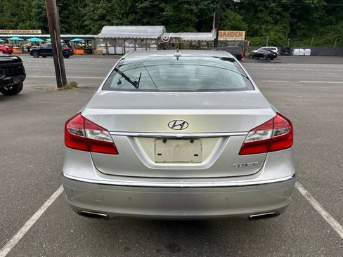 Used 2013 Hyundai Genesis 3.8 w/ Technology Pkg RWD image 6