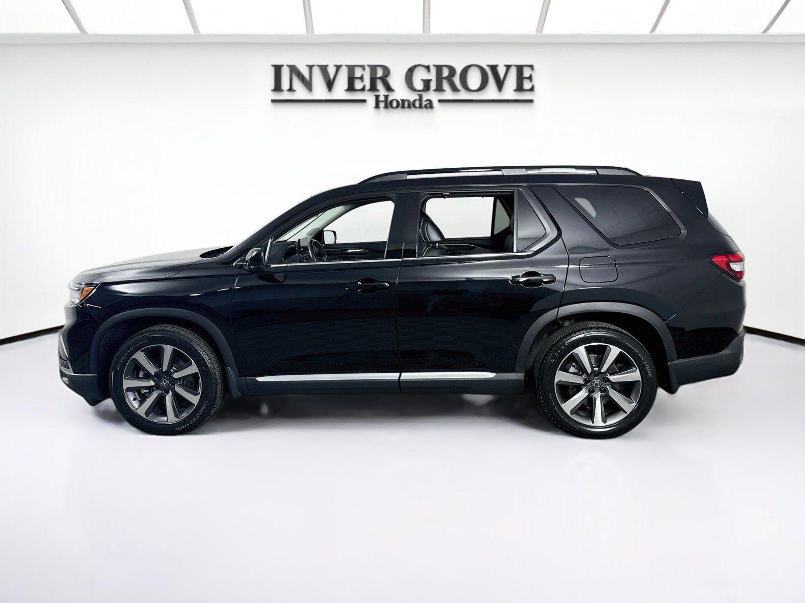 Used 2025 Honda Pilot Elite image 8