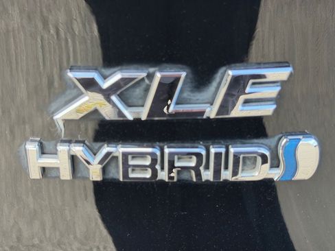 Used 2023 Toyota RAV4 XLE Premium AWD/4WD image 32