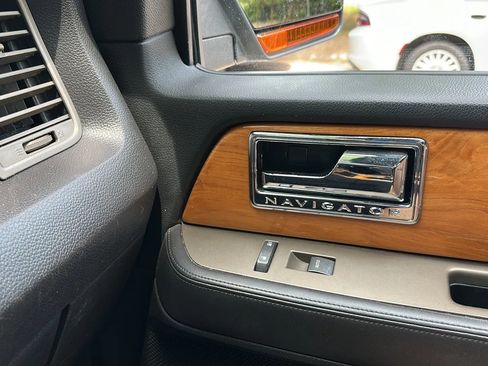 Used 2014 Lincoln Navigator 4WD w/ Equipment Group 101A image 38