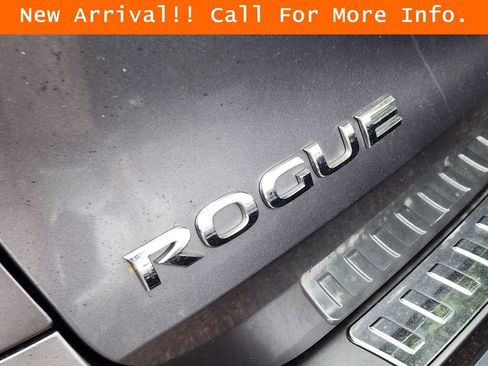 Used 2017 Nissan Rogue SV w/ SV Premium Package AWD/4WD image 10