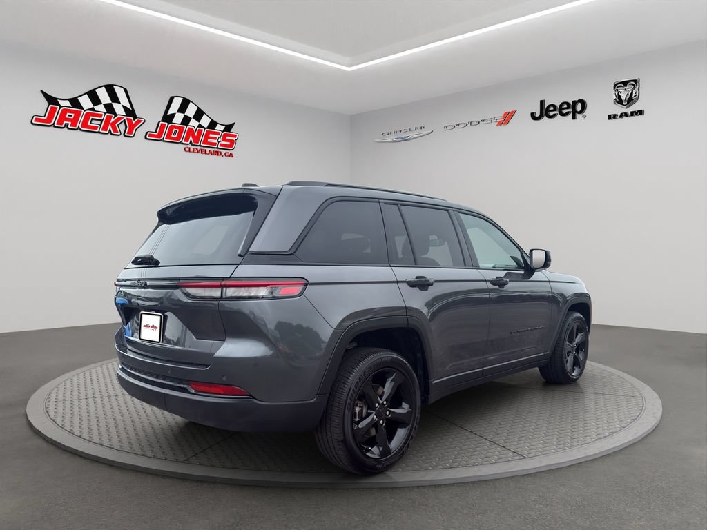 Used 2023 Jeep Grand Cherokee Altitude AWD/4WD image 11